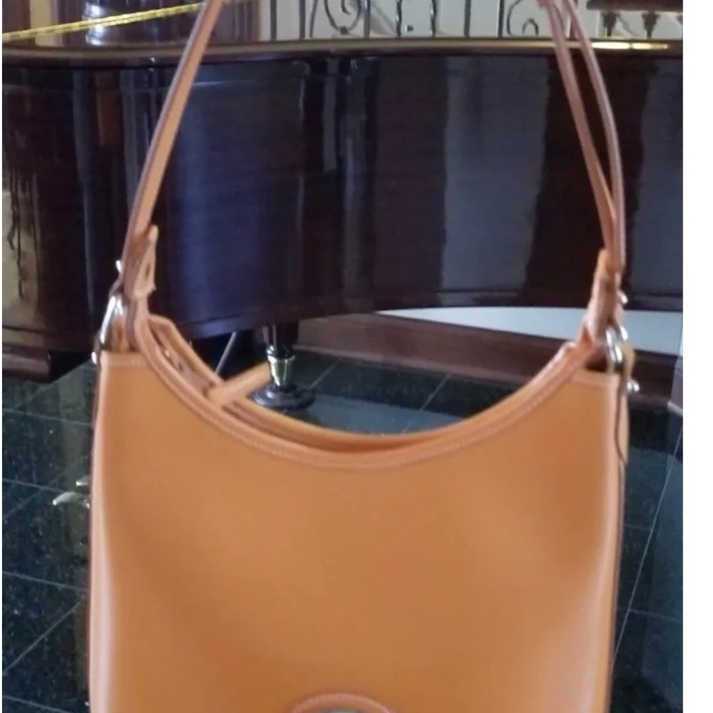 Dooney and Bourke Shoulder bag Orange. Good preowned conditions. - Picture 4 of 9